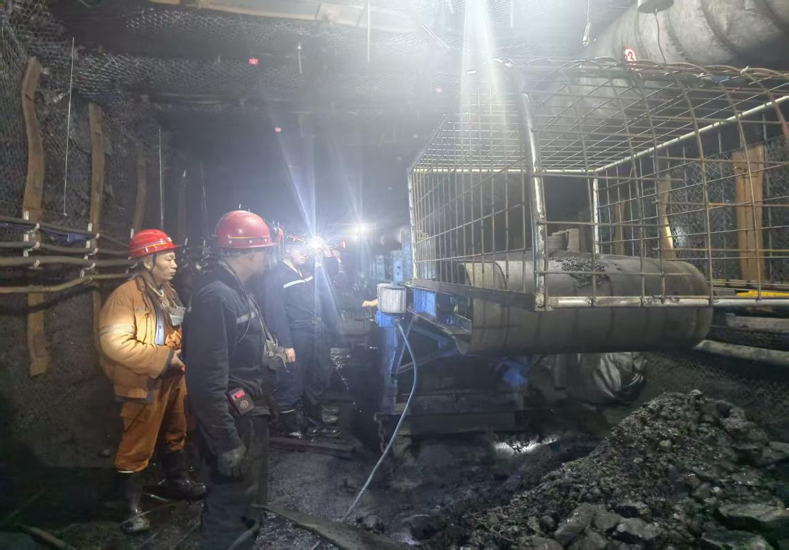 紅旗煤礦持續(xù)推進(jìn)運(yùn)輸系統(tǒng)優(yōu)化，全力助推礦井生產(chǎn)高效運(yùn)轉(zhuǎn)
