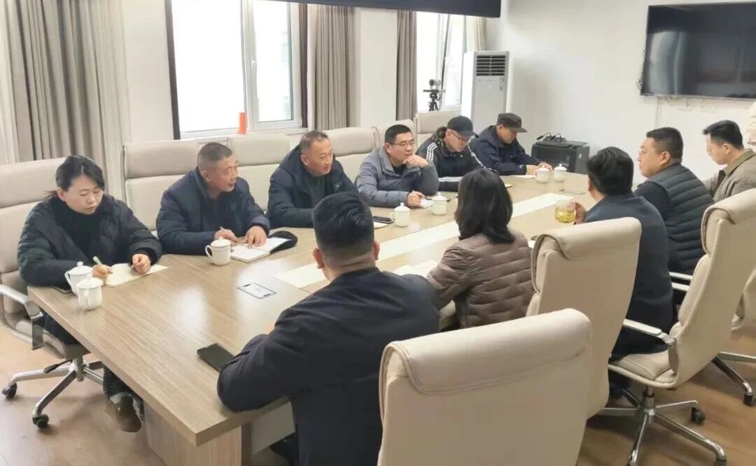 對(duì)標(biāo)先進(jìn)謀發(fā)展 學(xué)思踐悟促提升 —魯南電商產(chǎn)業(yè)園赴正方機(jī)器人產(chǎn)業(yè)園開展對(duì)標(biāo)學(xué)習(xí)活動(dòng)1